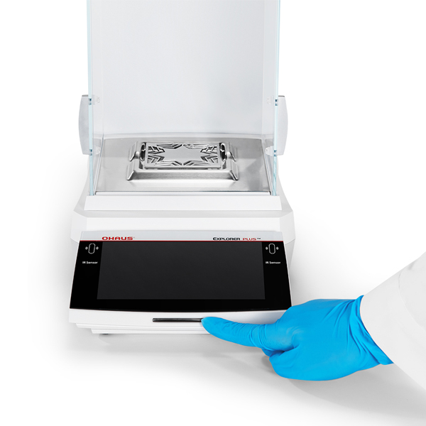 Ohaus EXP225D/AD félmikro mérleg