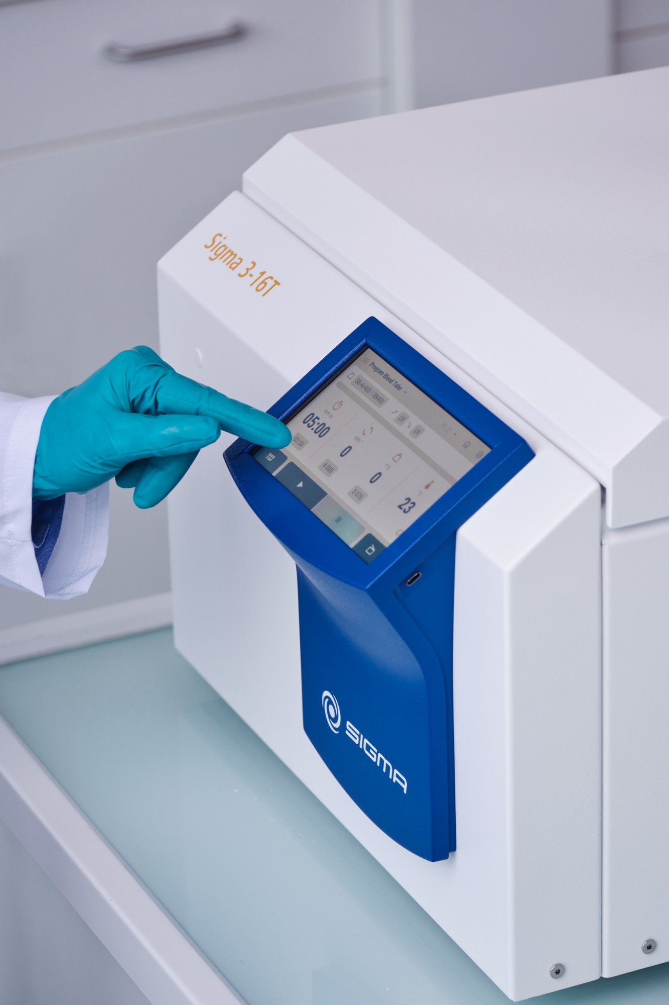 Sigma 3-16T laboratóriumi asztali centrifuga