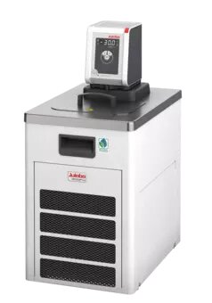 Julabo CORIO CD-1200FW keringtető hűtő-fűtő termosztát természetes hűtőközeggel vízhűtéses változat